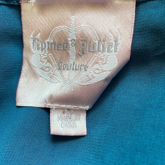 Romeo & Juliet button down chiffon top - Picture 5 of 5